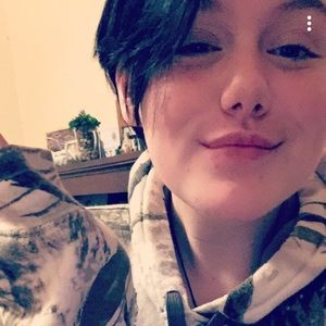 Meet your Posher, Leila